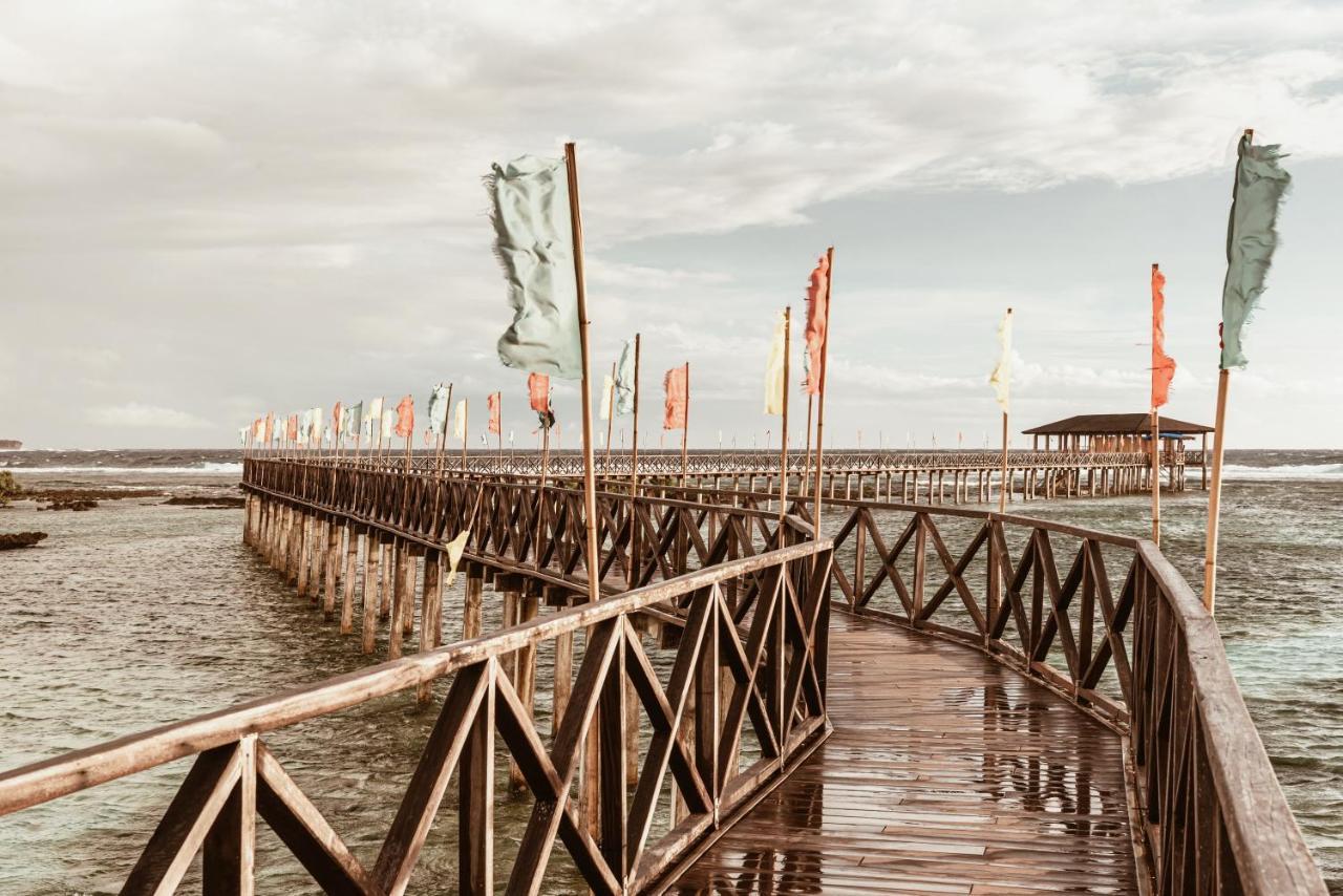 Alon Cloud9 Beach Front Catangnan Exterior foto